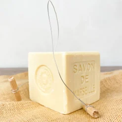 Fil à couper le savon de Marseille