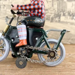 Garçon à bicyclette mécanique avec chien