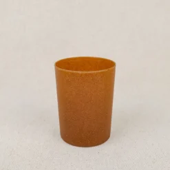 Gobelet en bois d'épicéa liquide