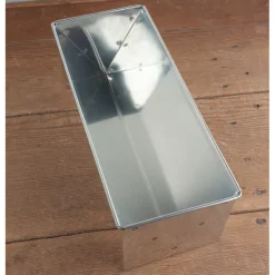 Gouttière à bûche triangulaire bordée en fer blanc