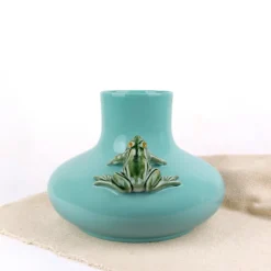 Grand vase décoré de deux grenouilles