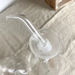 Huilier en verre éprouvette