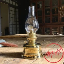 Lampe à pétrole en laiton poli