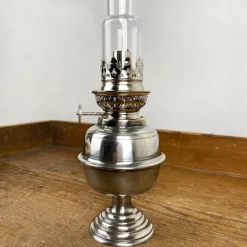 Lampe à pétrole en étain