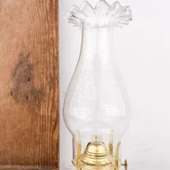 Lampe à pétrole en verre ciselé avec anse