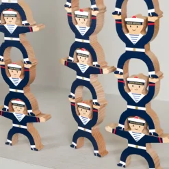 Marins acrobates en bois