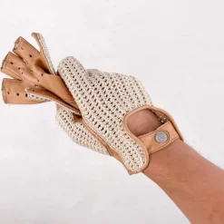 Mitaines en crochet et agneau