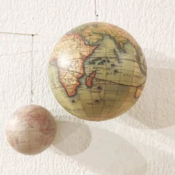 Mobile globes