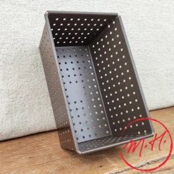 Moule à pain perforé antiadhérent