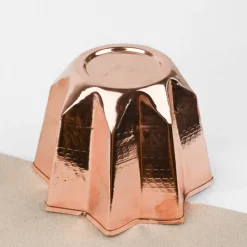 Moule à pandoro en cuivre