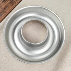 Moule à savarin débouché en fer blanc