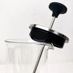 Mousseur à lait à piston