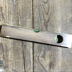 Niveau en bois de rose