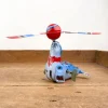 Otarie avec ballon à hélices