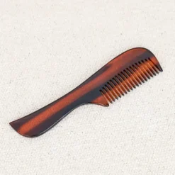Peigne à barbe et moustache