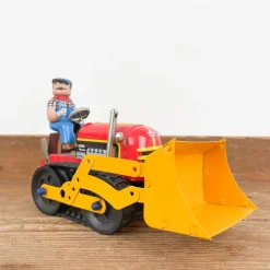 Pelleteuse mécanique rouge et jaune