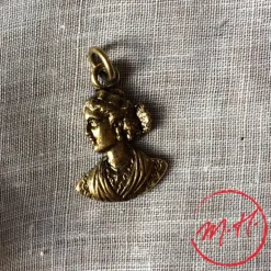 Pendentif Arlésienne