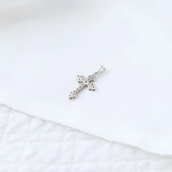 Pendentif croix Arlésienne en argent et grenats