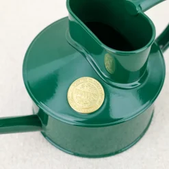 Petit arrosoir en métal émaillé vert 0,5 L