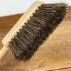 Petite balayette en bois et crin