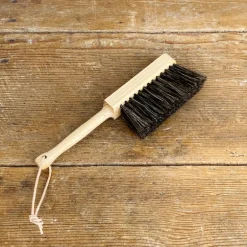 Petite balayette en bois et crin