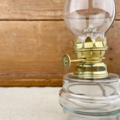 Petite lampe à pétrole verre et laiton