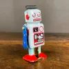 Petit robot à clé