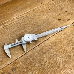 Pied à coulisse à cadran