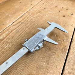 Pied à coulisse à cadran