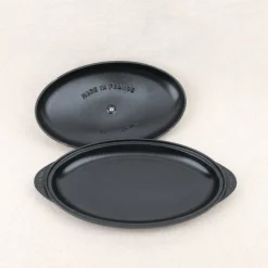 Plat de cuisson ovale en fonte Staub