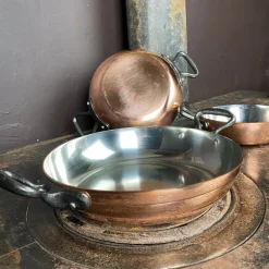 Plat de service en cuivre étamé