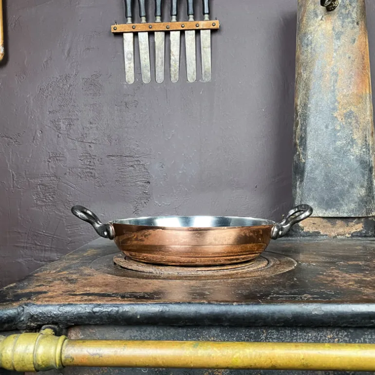 Plat de service en cuivre étamé