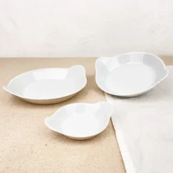 Plat rond à oreilles en porcelaine