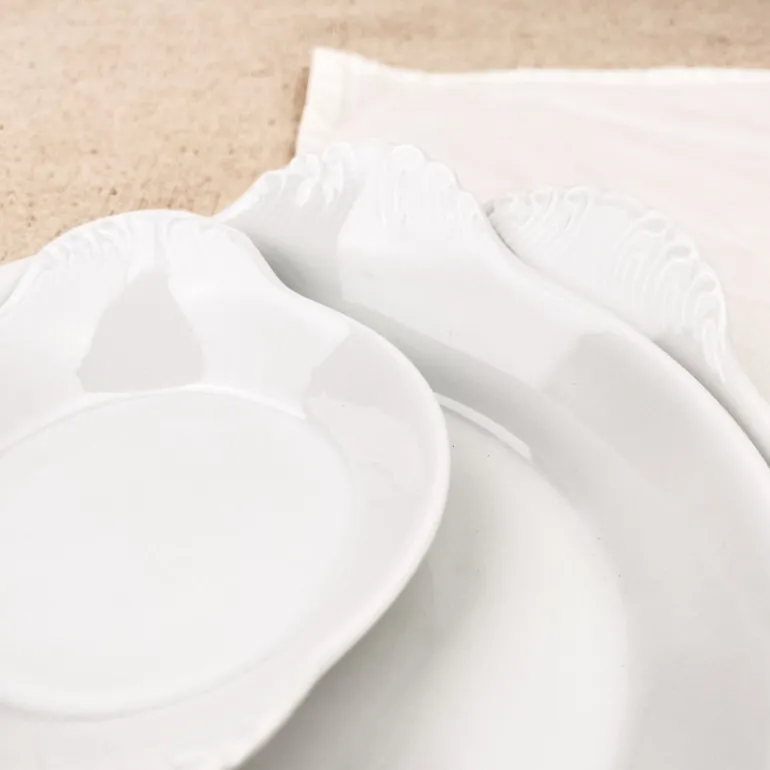 Plat rond à oreilles en porcelaine