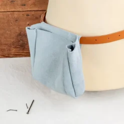 Poche à clous avec ceinture en cuir