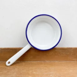 Poêle de présentation en acier émaillé blanche
