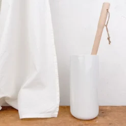 Porte-balayette WC en faïence blanche et sa brosse en bois