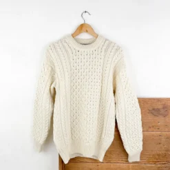 Pull Irlandais en laine tricoté écru