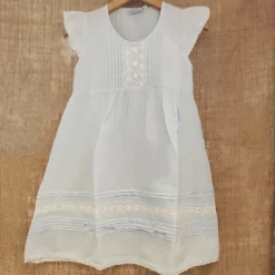 Robe bleu clair à dentelles
