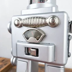 Robot spaceman géant