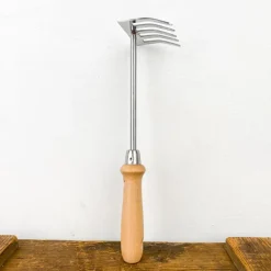 Râteau à main manche en bois