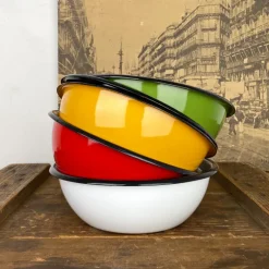Saladier en émail coloré