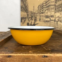 Saladier en émail coloré
