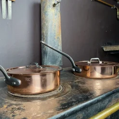 Sauteuse avec couvercle en cuivre étamée