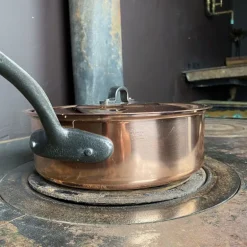 Sauteuse avec couvercle en cuivre étamée
