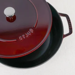 Sauteuse en fonte grenat