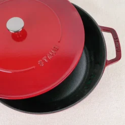 Sauteuse ronde en fonte cerise
