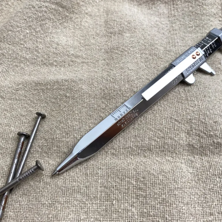 Stylo pied à coulisse chromé