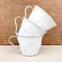 Tasse à café en émail blanc