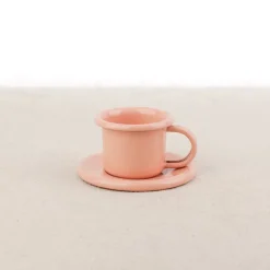 Tasse à café et soucoupe en émail